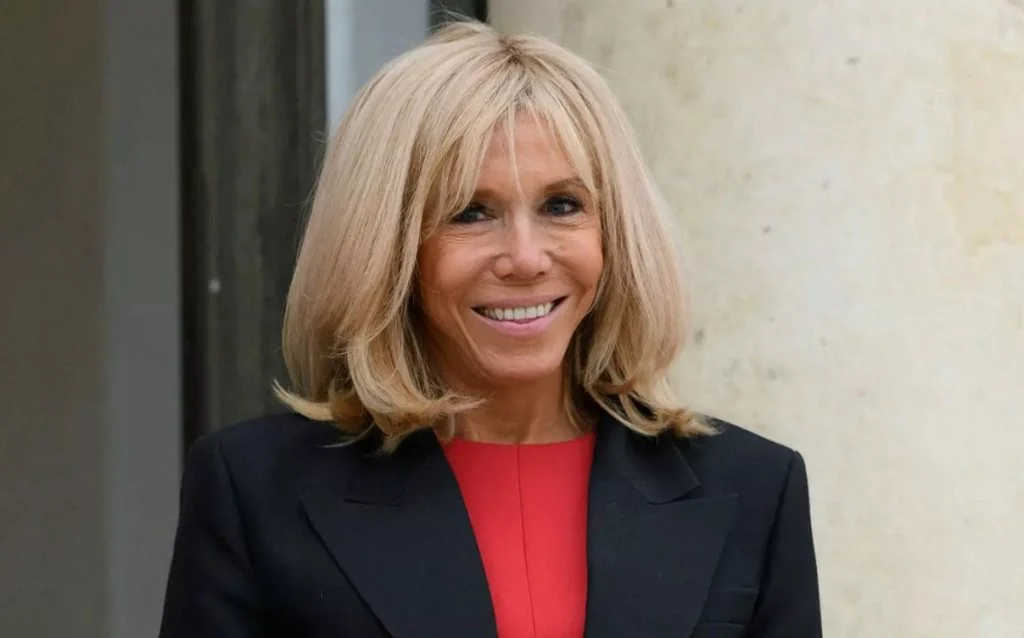 Brigitte Macron en coiffure et maquillage (4) Brigitte Macron en coiffure et maquillage (4)