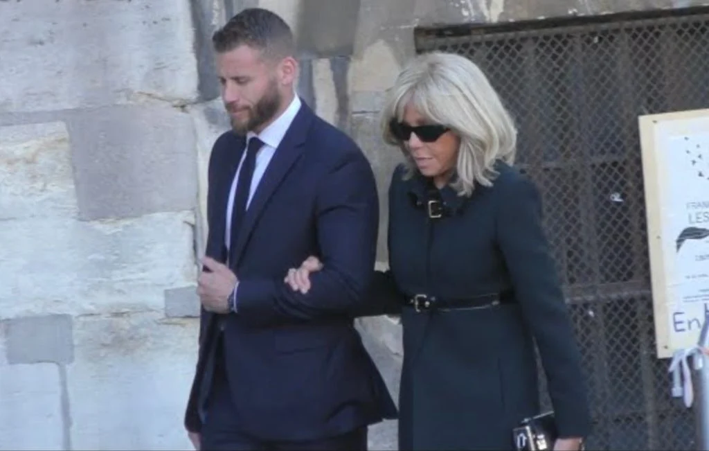 Brigitte macron (2) Brigitte macron (2)