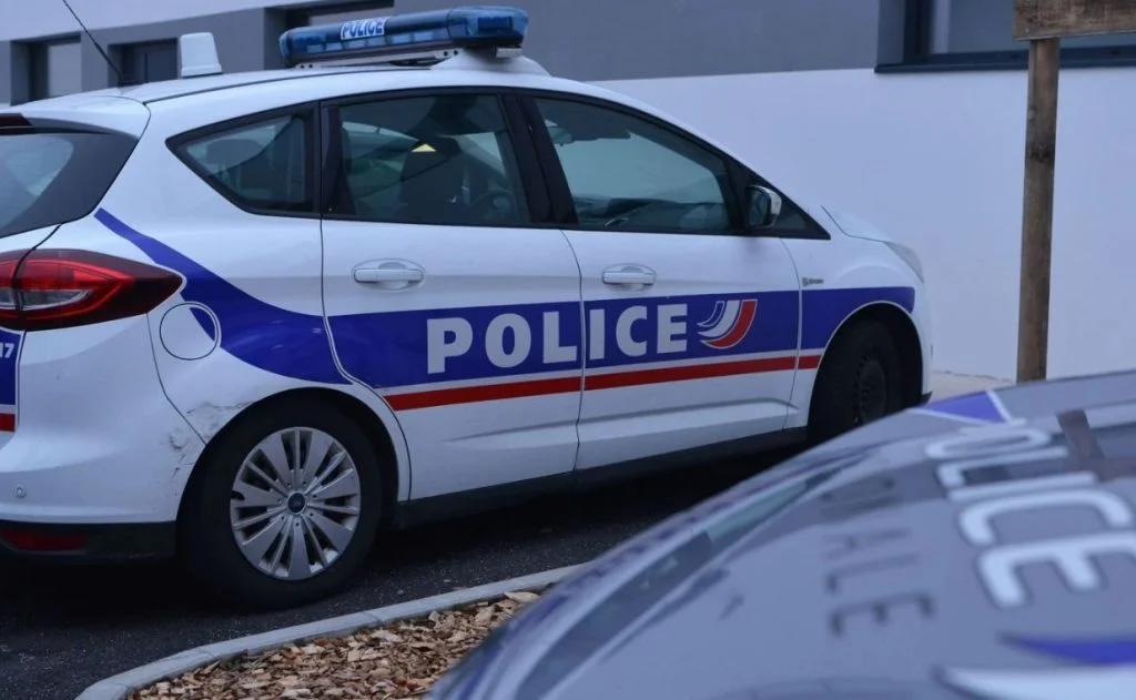 Ils enlèvent une jeune femme à Thouars (1) Ils enlèvent une jeune femme à Thouars (1)