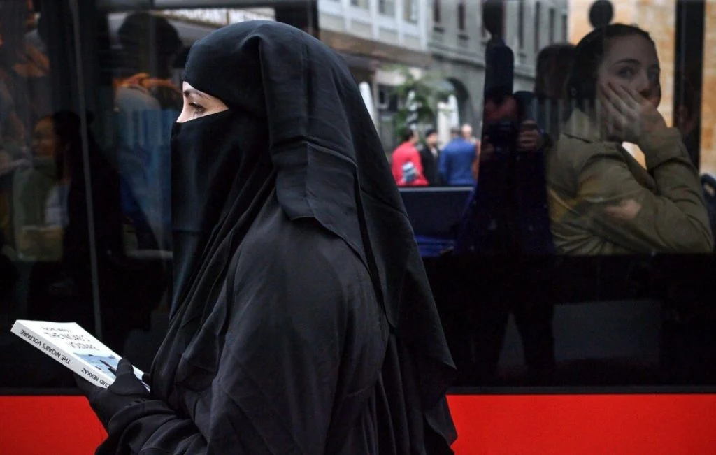 Interdiction du niqab (5) Interdiction du niqab (5)