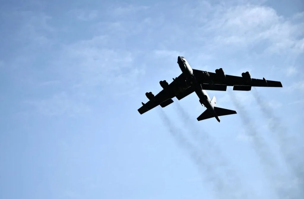 Un bombardier B-52 américain (4) Un bombardier B-52 américain (4)