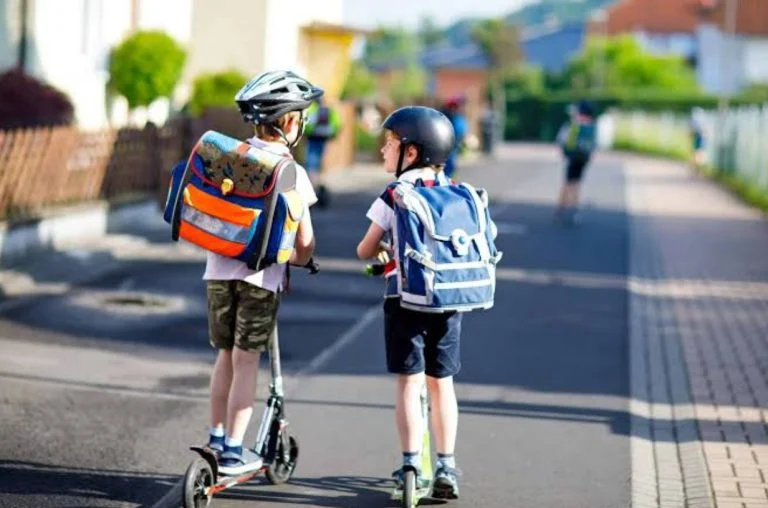 Un enfant de 12 ans à trottinette (1)