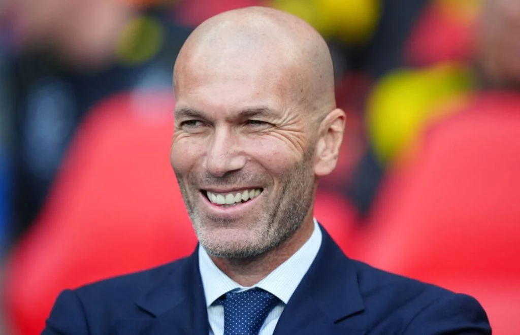 Zinédine Zidane (4) Zinédine Zidane (4)