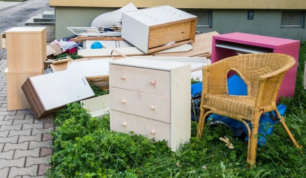 propriétaire de 75 ans pénètre dans son logement (5) propriétaire de 75 ans pénètre dans son logement (5)