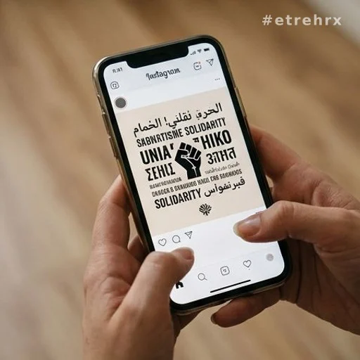 Mains tenant un smartphone affichant une publication d'association féministe