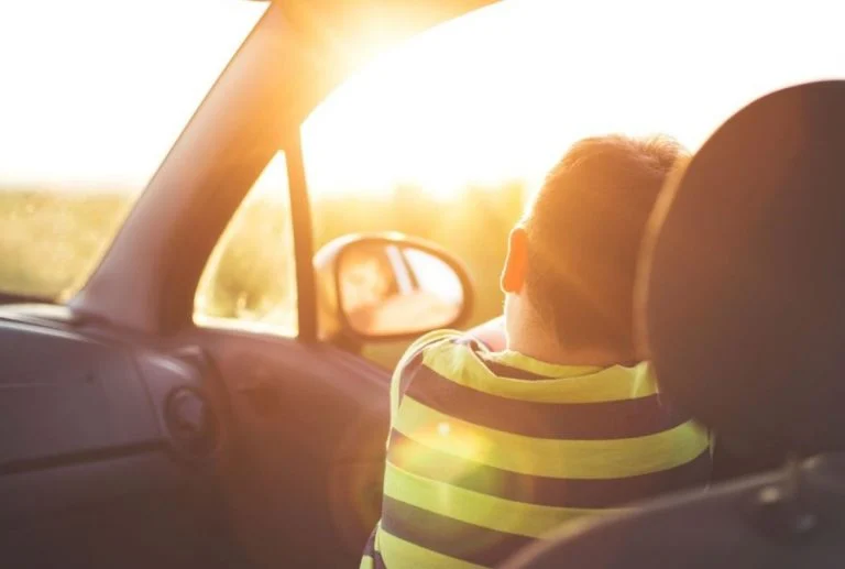 deux enfants de 8 et 10 ans (2)