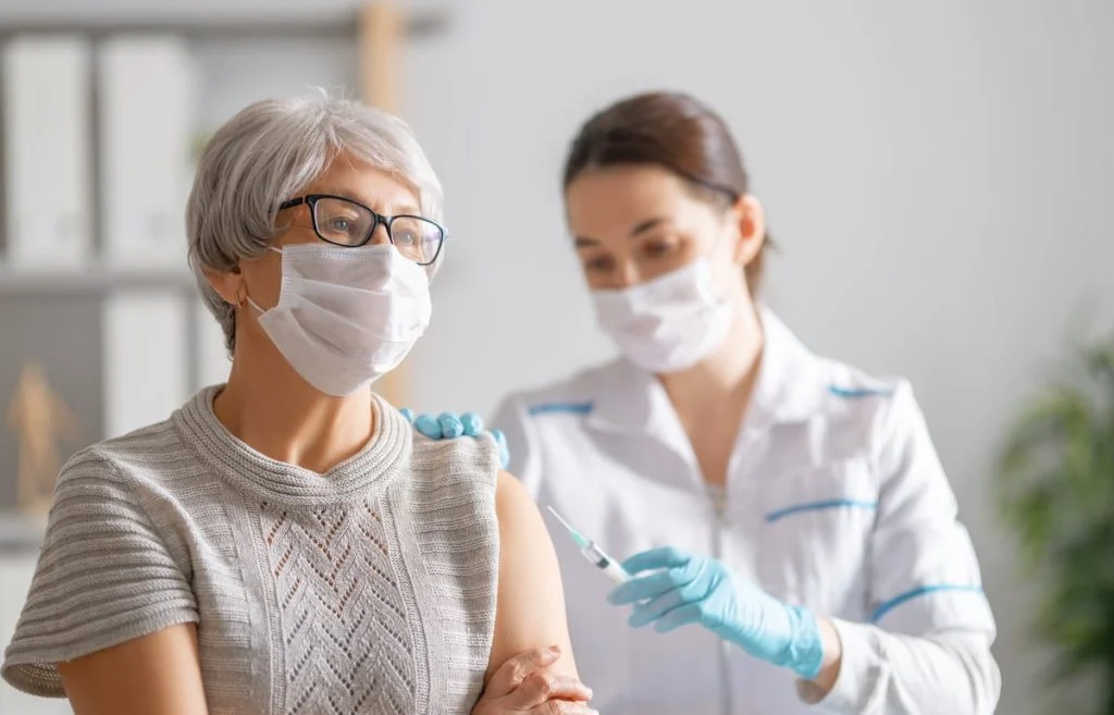 Grippe: le vaccin bientôt obligatoire pour les soignants, sans sanction la 1re année