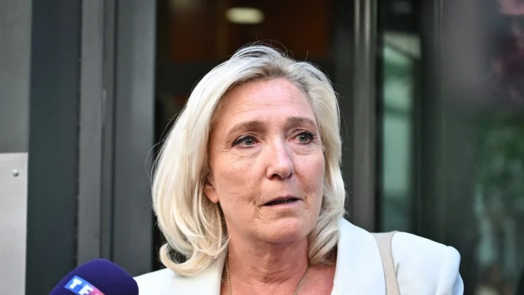 tanguy-compare-marine-le-pen-aux-homosexuels-la-de-cover tanguy-compare-marine-le-pen-aux-homosexuels-la-de cover