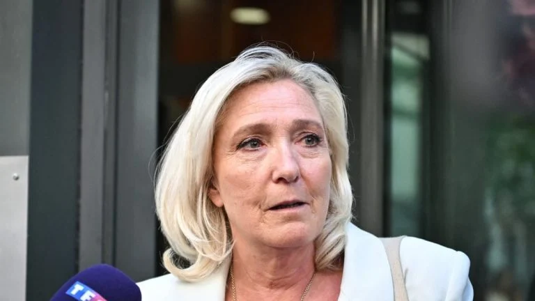 tanguy-compare-marine-le-pen-aux-homosexuels-la-de cover