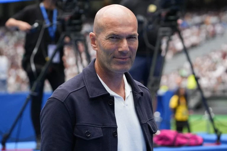 zidane-pressenti-chez-les-bleus-sa-villa-de-1-000- cover