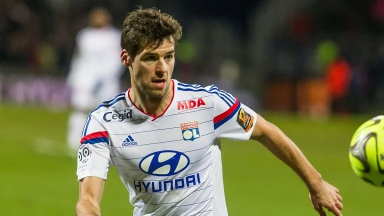 yoann-gourcuff-deux-societes-et-une-vie-discrete-d cover