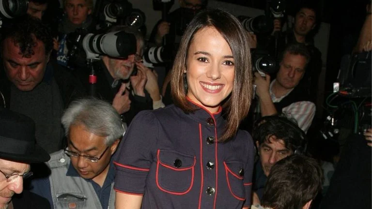 alizee-prepare-sa-tournee-des-25-ans-cap-sur-le-me cover