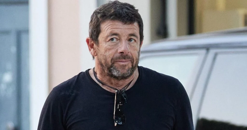 Bruel mis en examen: son ami Chouraqui brisé entre loyauté et vérité