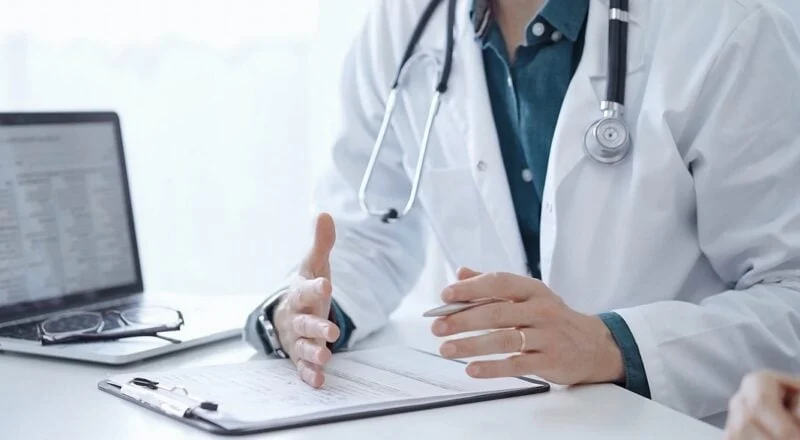 embrasser-un-defunt-un-medecin-tiktok-alerte-sur-l-cover embrasser-un-defunt-un-medecin-tiktok-alerte-sur-l cover