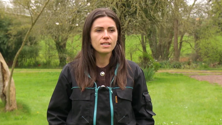 l-amour-est-dans-le-pre-maeva-quitte-la-ferme-de-f cover