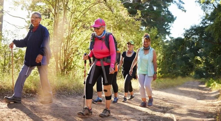 marche-apres-60-ans-combien-de-kilometres-par-jour cover
