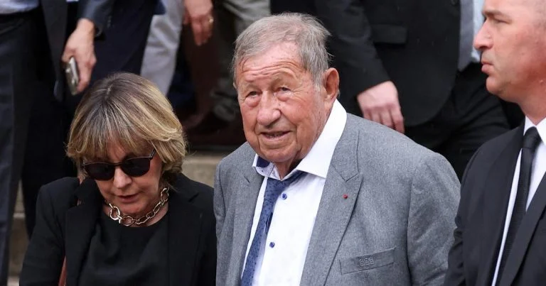 obseques-de-patriat-macron-rend-hommage-a-son-ami- cover
