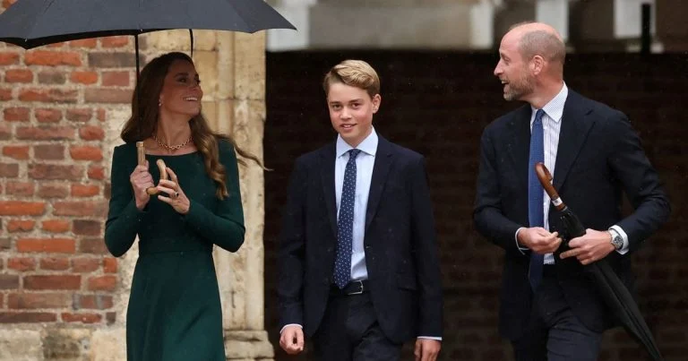 prince-george-entre-a-eton-31-ans-apres-son-pere-w cover