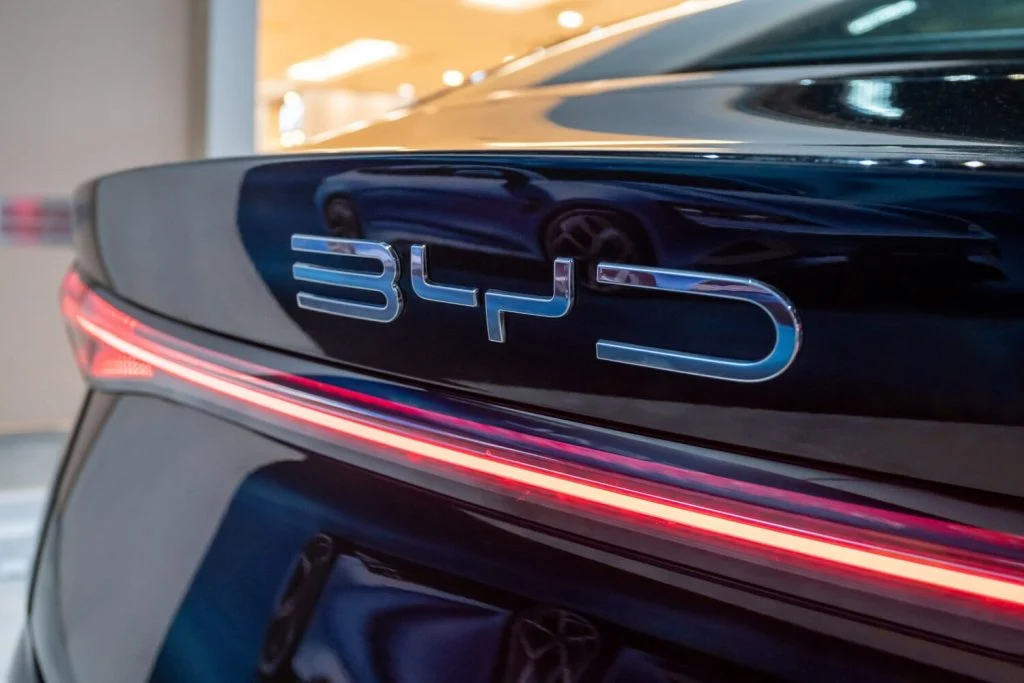 Qualité auto: Pékin épingle BYD et Geely, et durcit ses règles