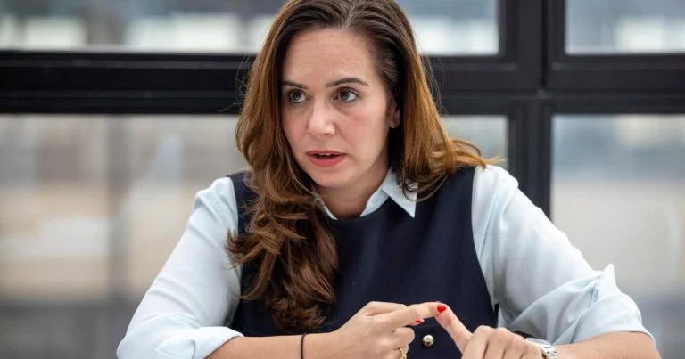 traitee-de-xenophobe-et-raciste-sur-tmc-sarah-knaf cover