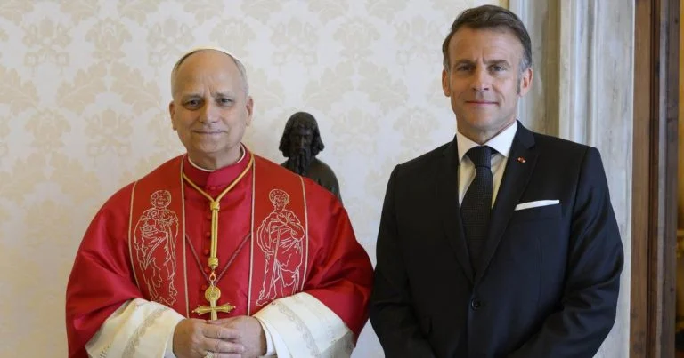 visite-du-pape-en-france-l-elysee-dement-toute-ten cover