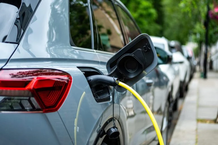 voiture-electrique-les-taxes-qui-arrivent-et-celle cover