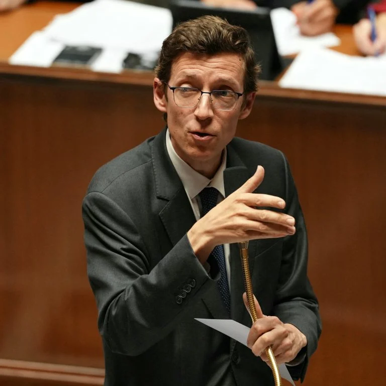 le-patron-de-mistral-compatit-avec-les-lyceens-inq cover