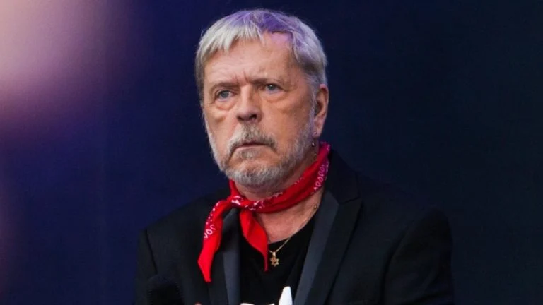 renaud-inquiet-face-au-rn-je-pourrai-toujours-alle cover