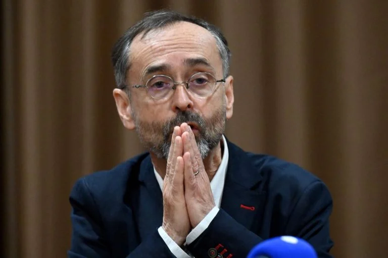 robert-menard-juge-a-montpellier-pour-avoir-refuse cover